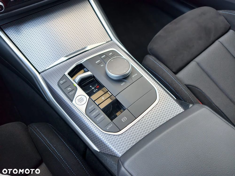 BMW Seria 3 330i xDrive M Sport - 14