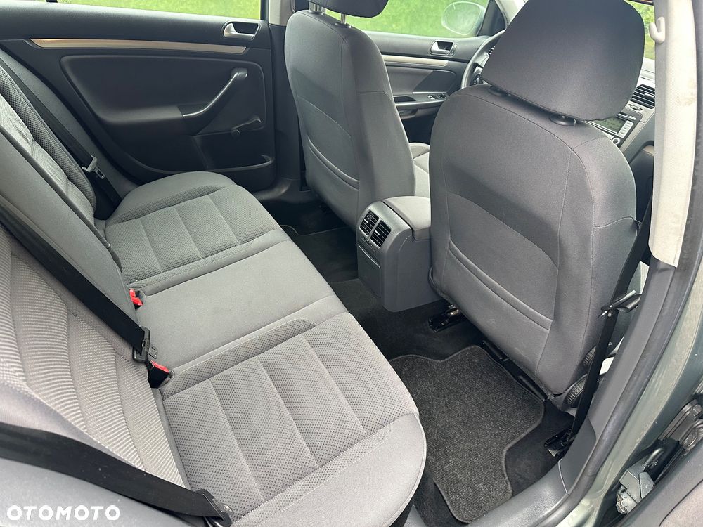 Volkswagen Golf - 5