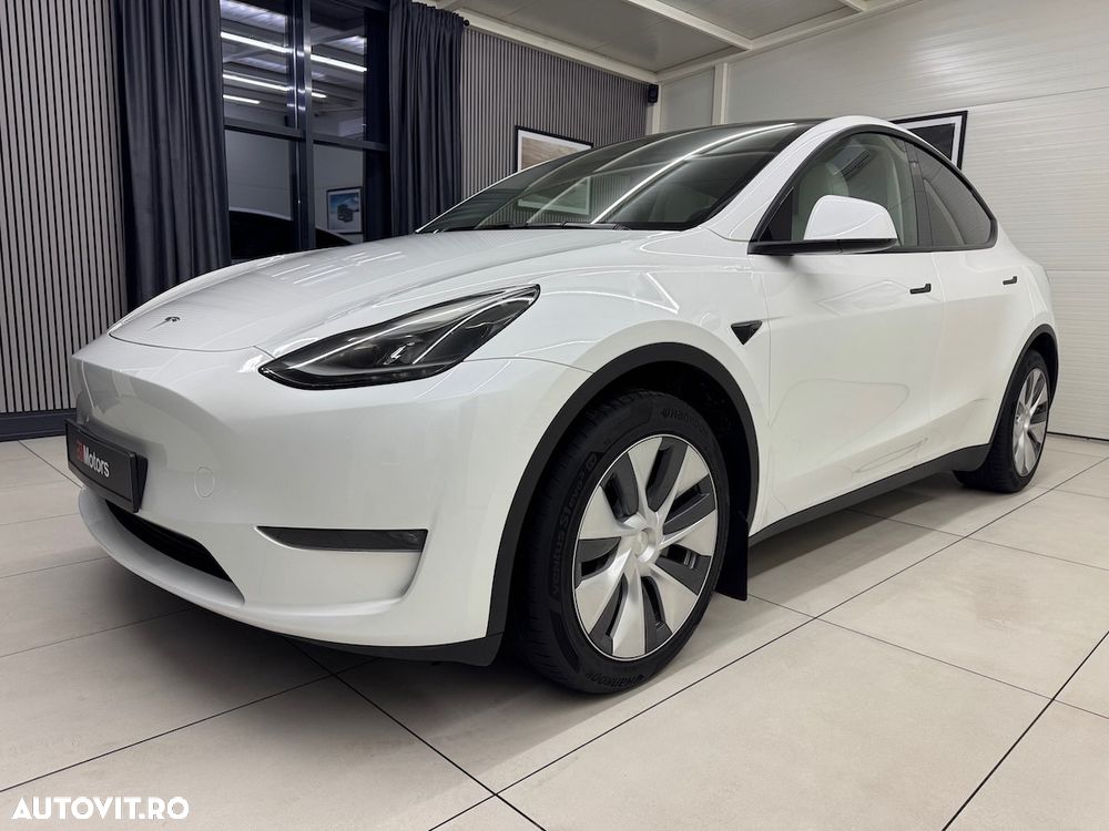 TESLA Model Y 2023 — imagine 35