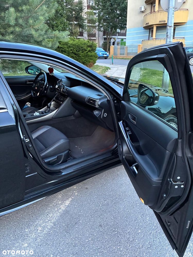 Lexus IS 200t Elegance - 32