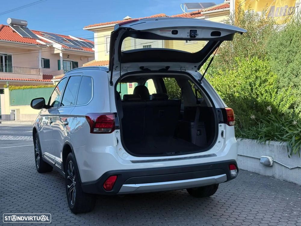 Mitsubishi Outlander 2.2 DI-D Instyle Navi - 29