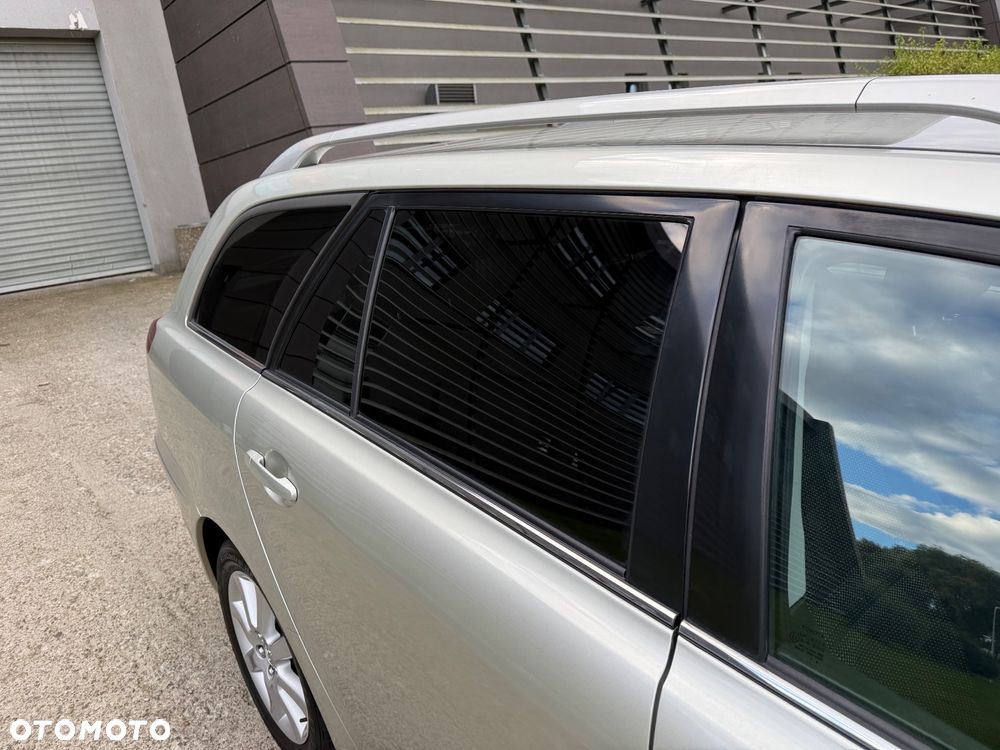 Toyota Avensis 1.8 VVT-i Combi Sol - 15