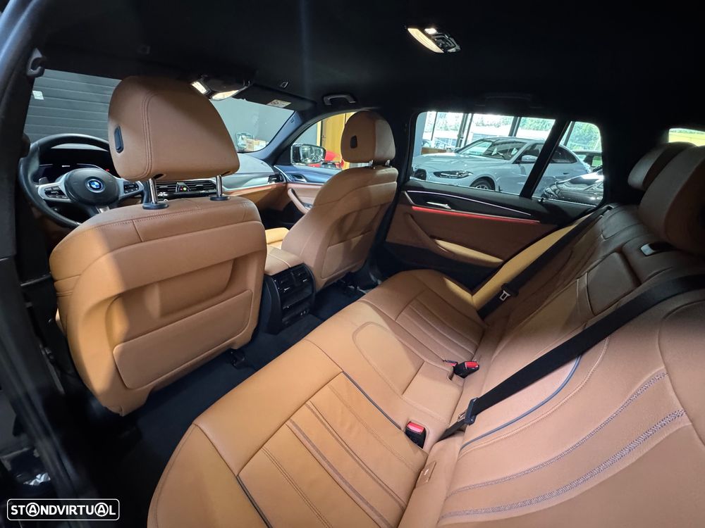 BMW 530 e Pack Desportivo M - 16