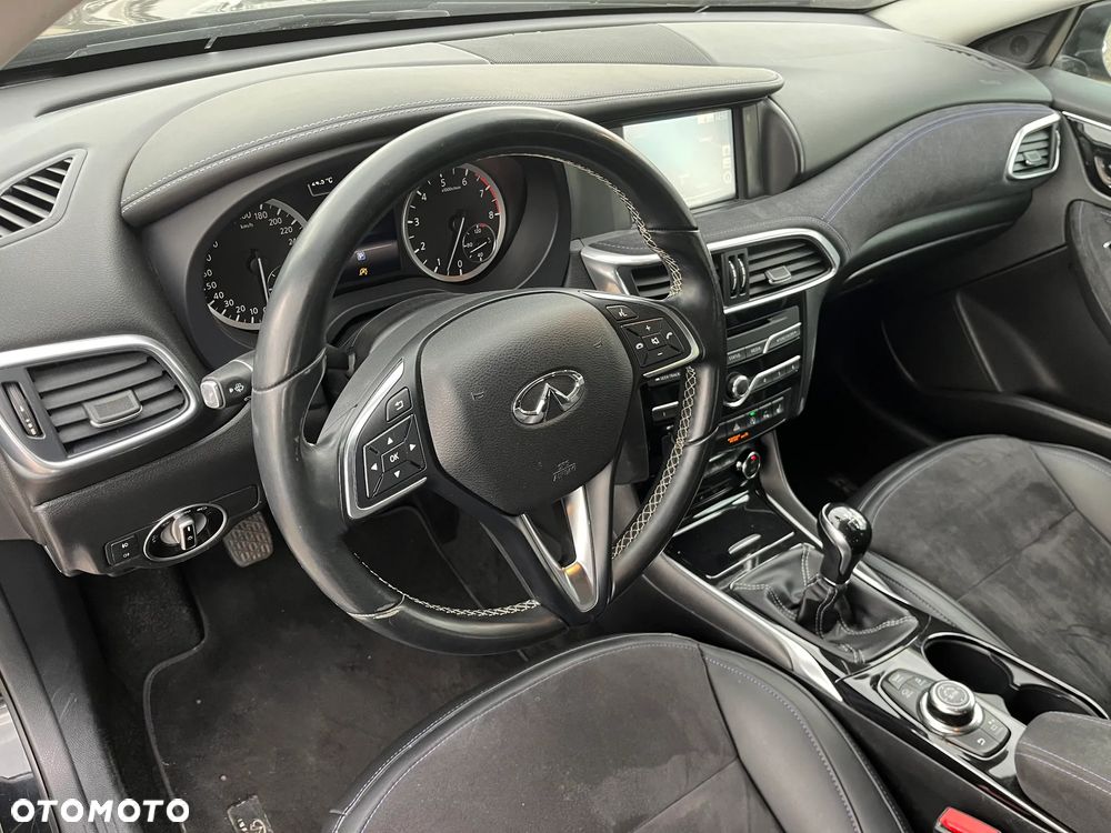 Infiniti Q30 - 17