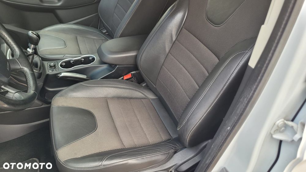 Ford Kuga 2.0 TDCi 2x4 Titanium - 24