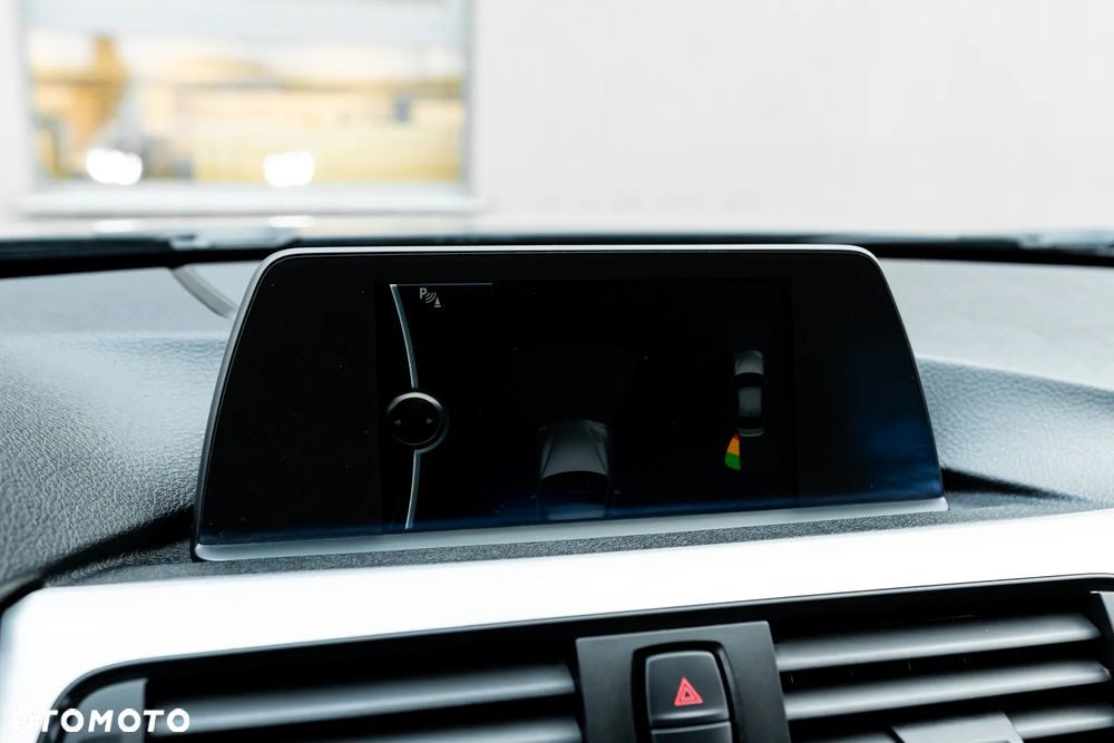 BMW Seria 3 320d DPF Edition Sport - 31