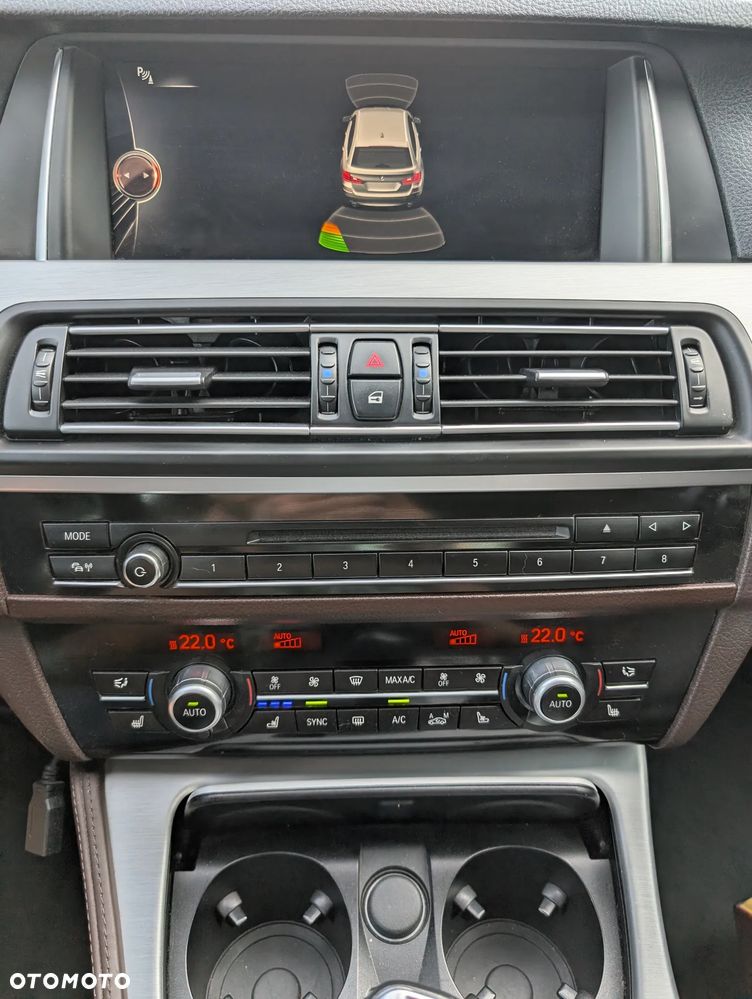 BMW Seria 5 528i xDrive Luxury Line - 29