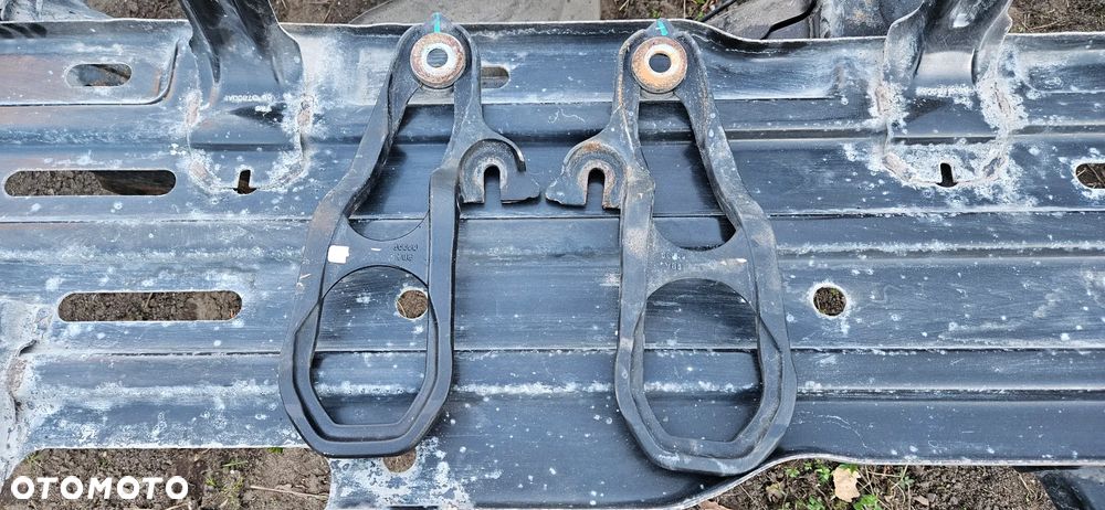 RAM 1500 V 5 2019- 4X4 5.7 HEMI QUAD CAB 1,5 Big Horn Rama samonośna Podwozie Poduszka ramy Osłona zbiornika Obudowa 52029964ac Przewód hamulcowy pompy ABS Instalacja ramy Wiązka kable Ucho Hak przedni Mocowanie 68323651AA 68323650AA - 25