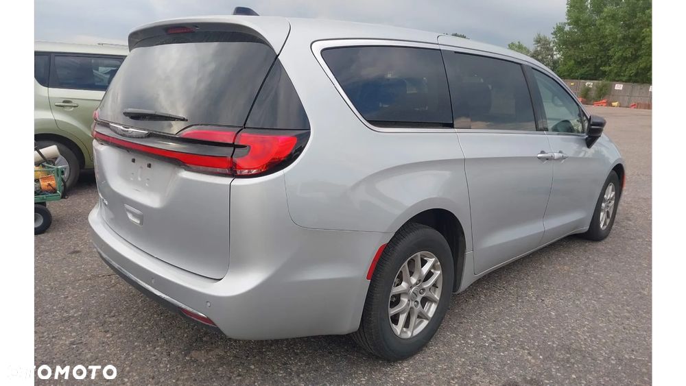 Chrysler Pacifica - 3