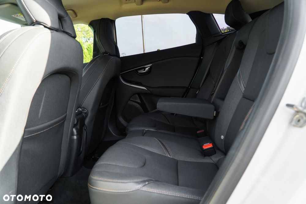 Volvo V40 T3 Drive-E Momentum - 16