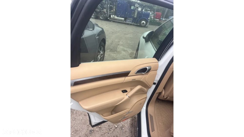 Porsche Cayenne - 24