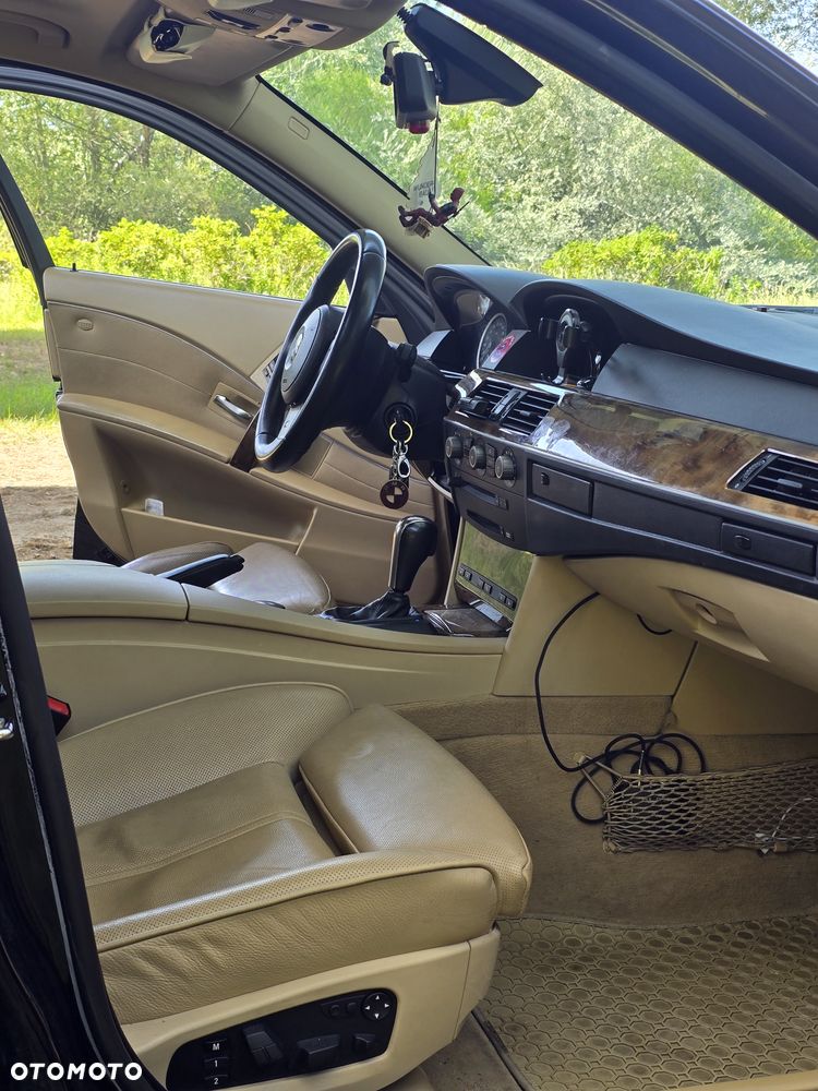 BMW Seria 5 525d - 11