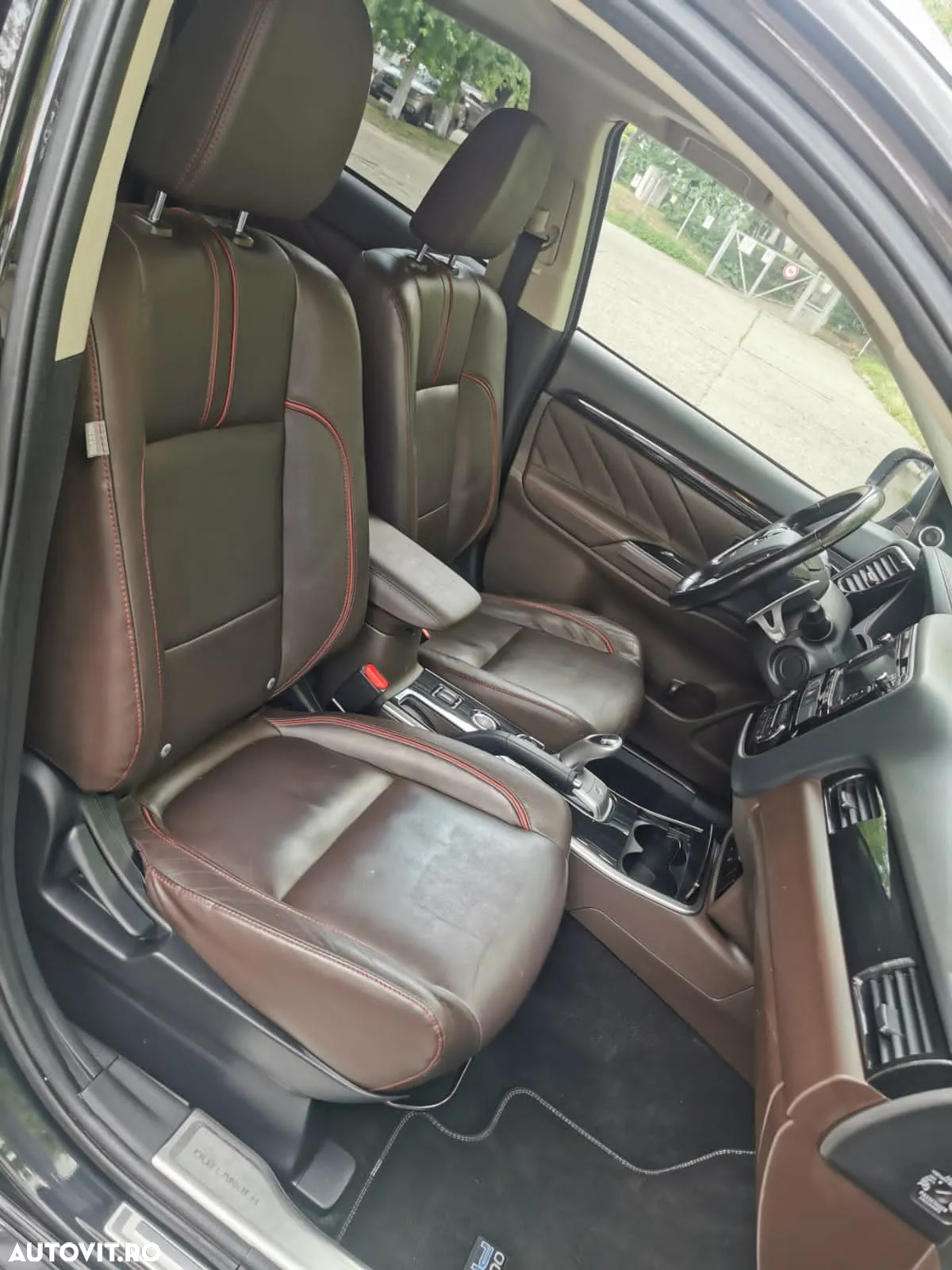 Mitsubishi Outlander 2.0 4WD Plug-In Hybrid Top - 18
