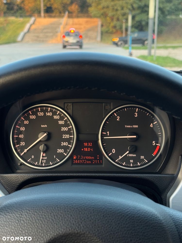 BMW Seria 3 318d Luxury Line - 24