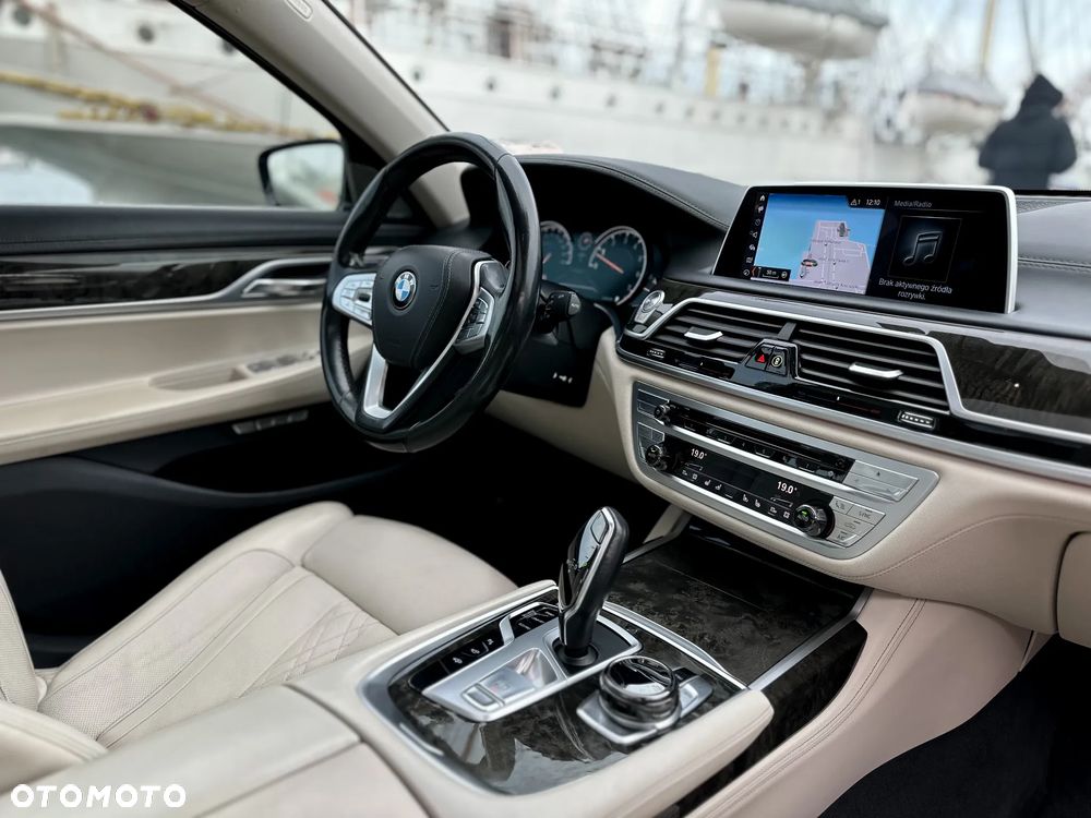 BMW Seria 7 740Li - 11