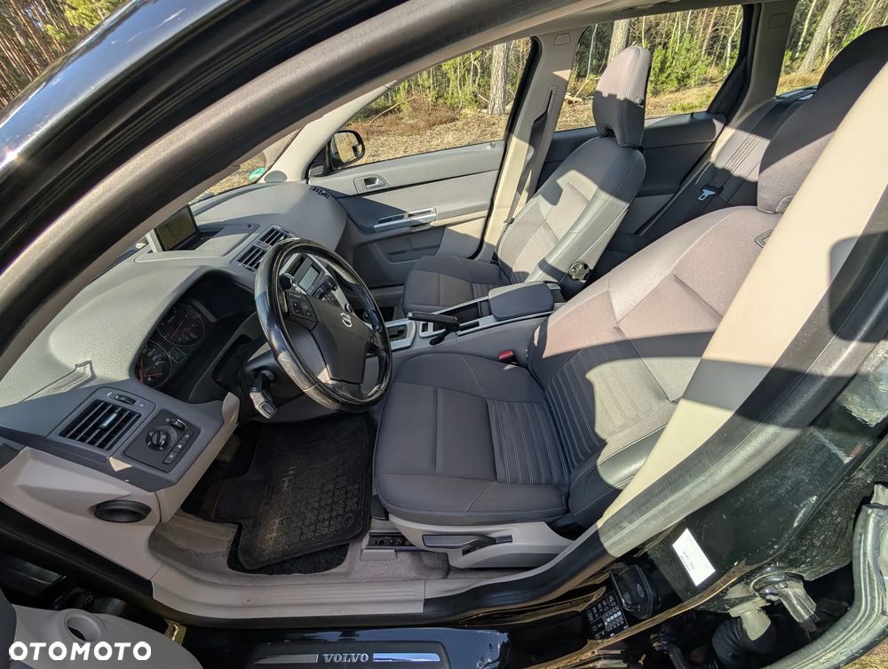 Volvo V50 D5 Momentum - 13