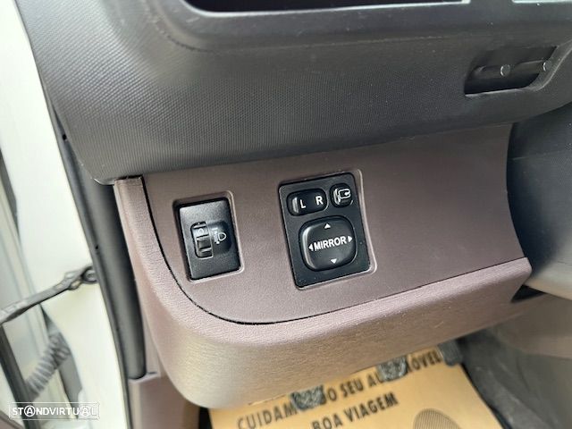 Toyota iQ 1.0 + - 13