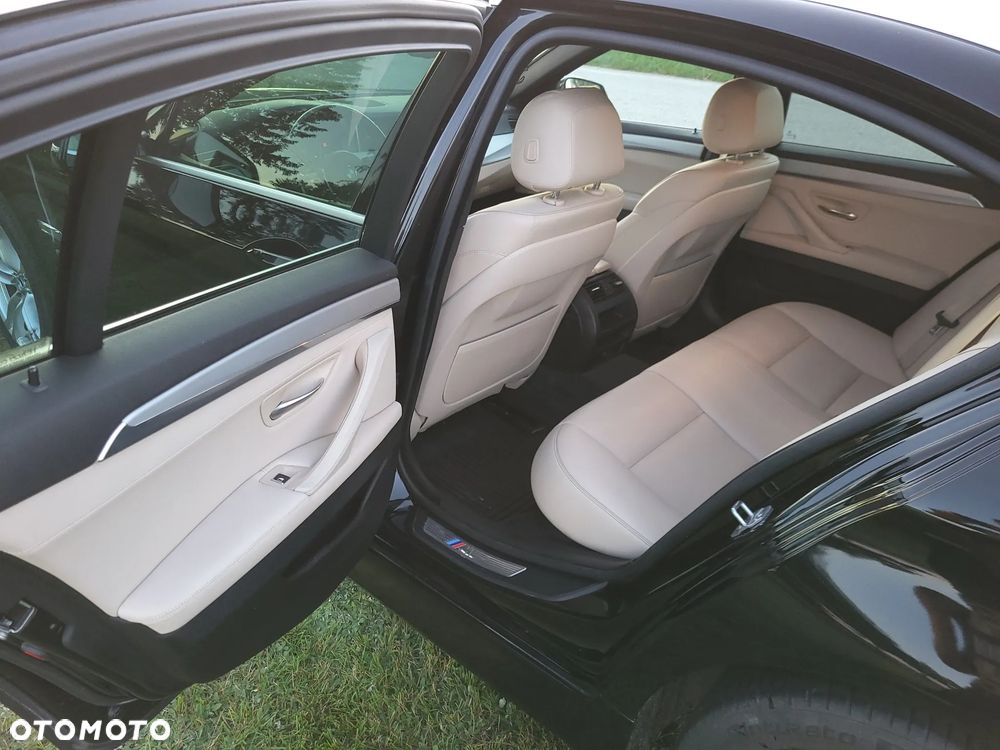 BMW Seria 5 525d xDrive - 26