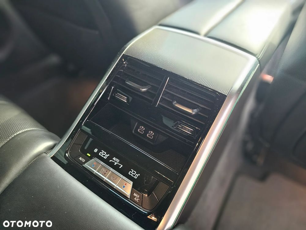 BMW Seria 8 840i - 25