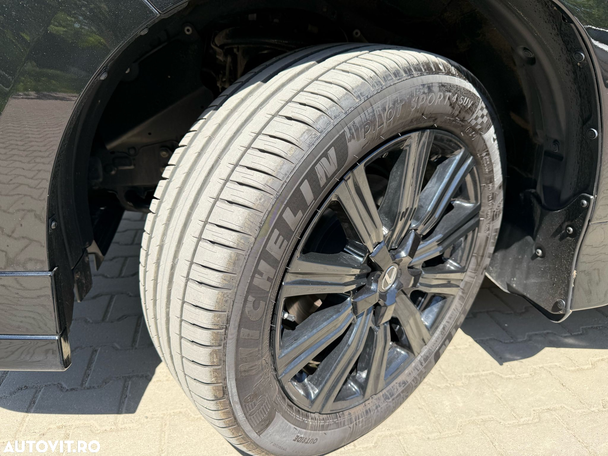 Lexus Seria LX - 17
