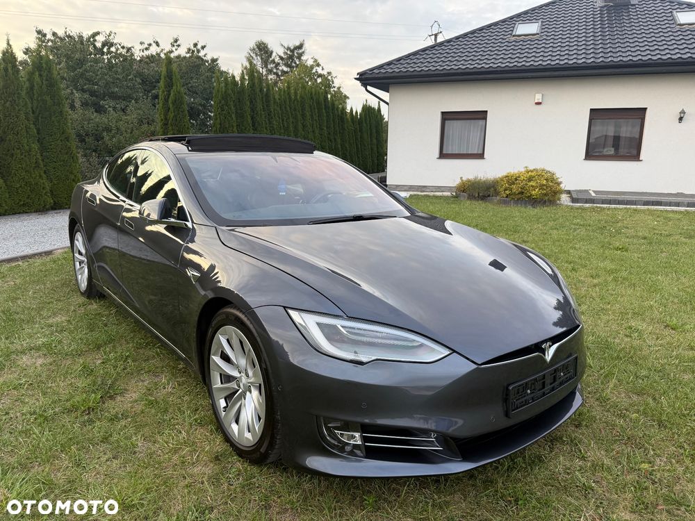 Tesla Model S - 1