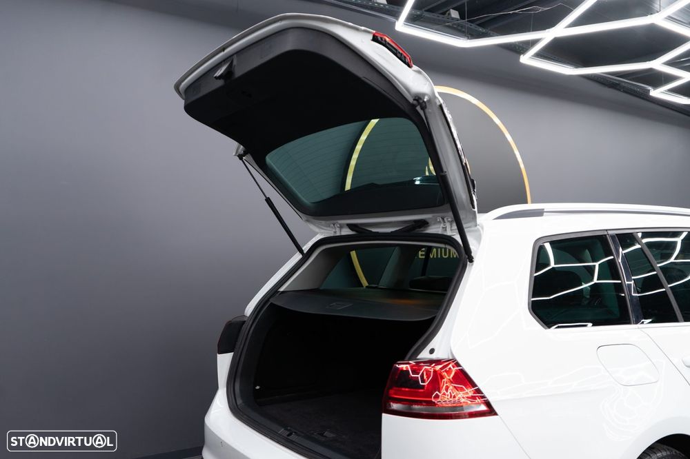 VW Golf Variant 1.6 TDi R-Line DSG - 20