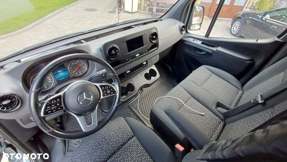 Mercedes-Benz Sprinter - 2