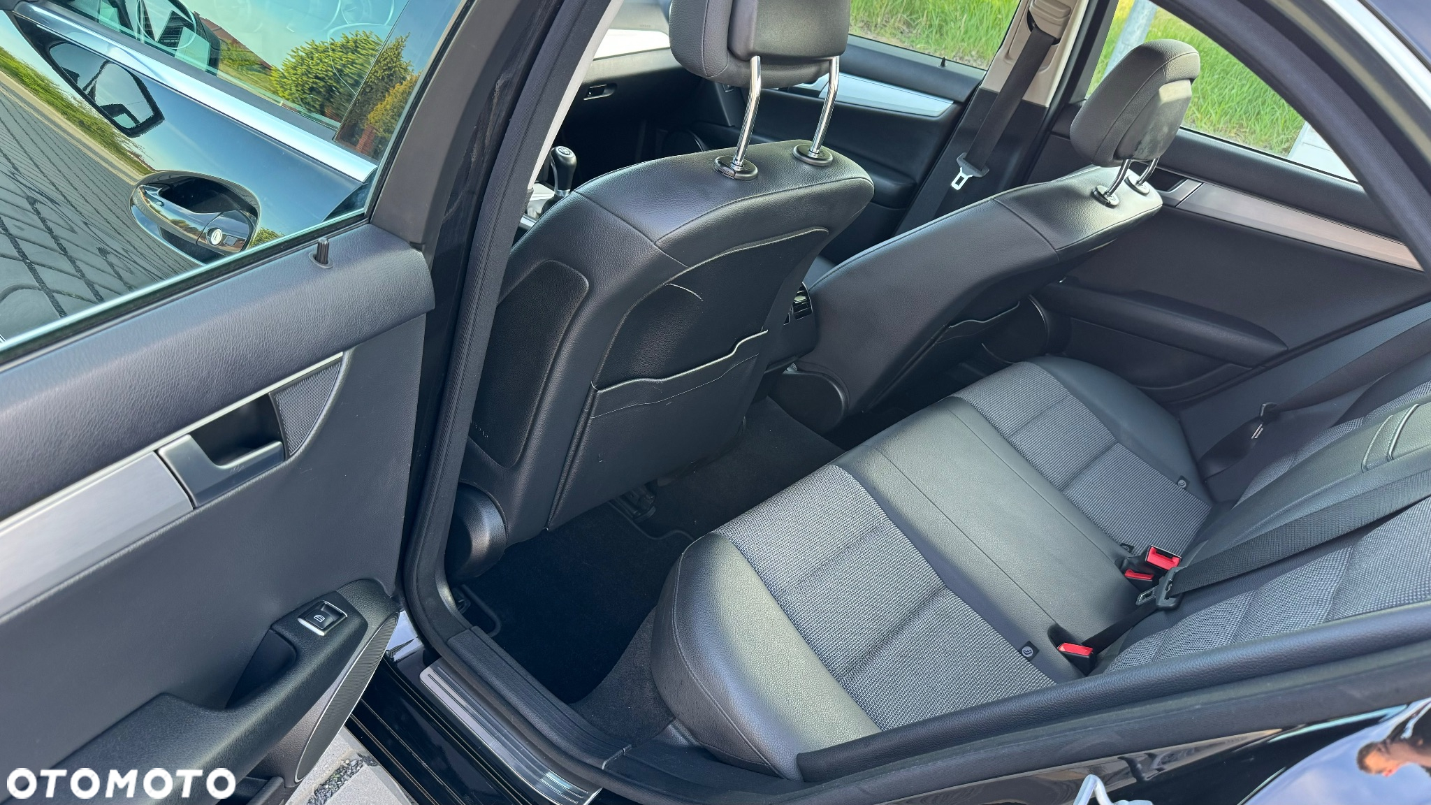 Mercedes-Benz Klasa C 180 CGI BlueEff Avantgarde - 19