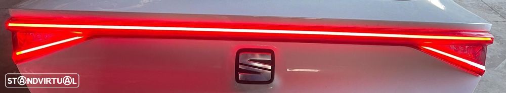 FAROLIM TRASEIRO CENTRAL SEAT LEON KL1 - 1