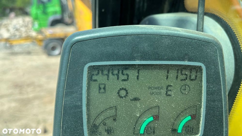 JCB Js 220 - 25