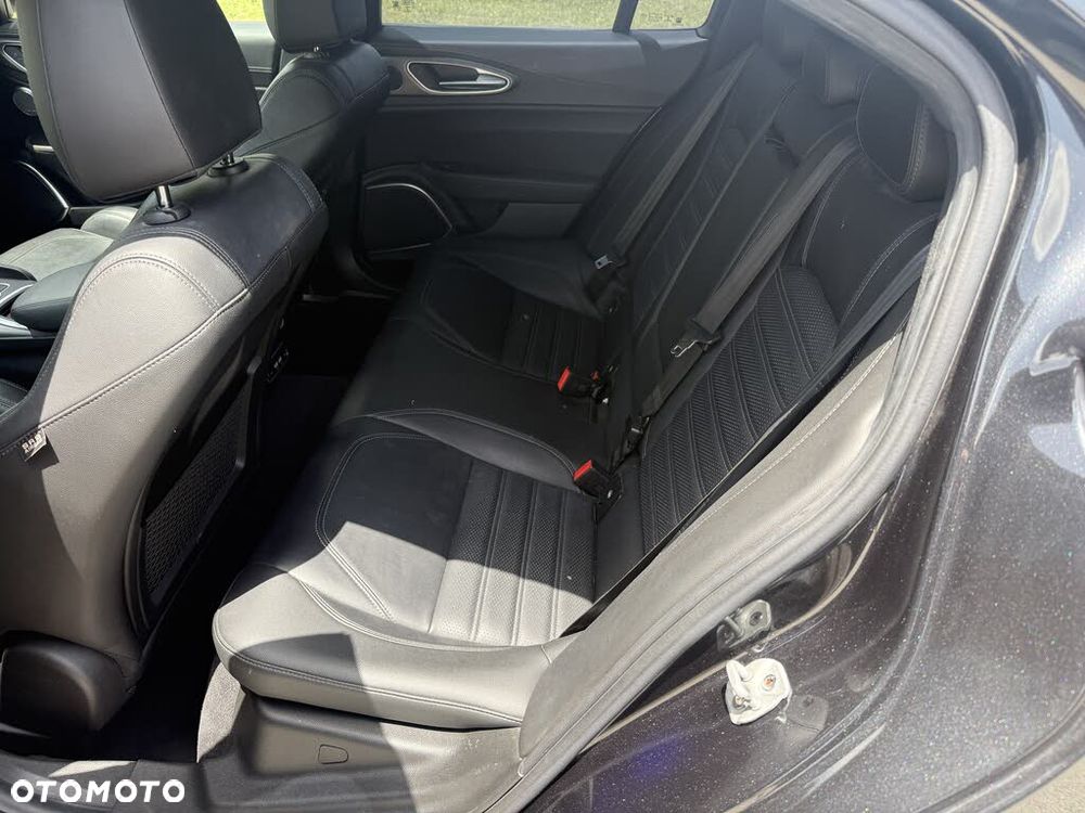 Alfa Romeo Giulia 2.0 Turbo 16V AT8 Veloce - 12