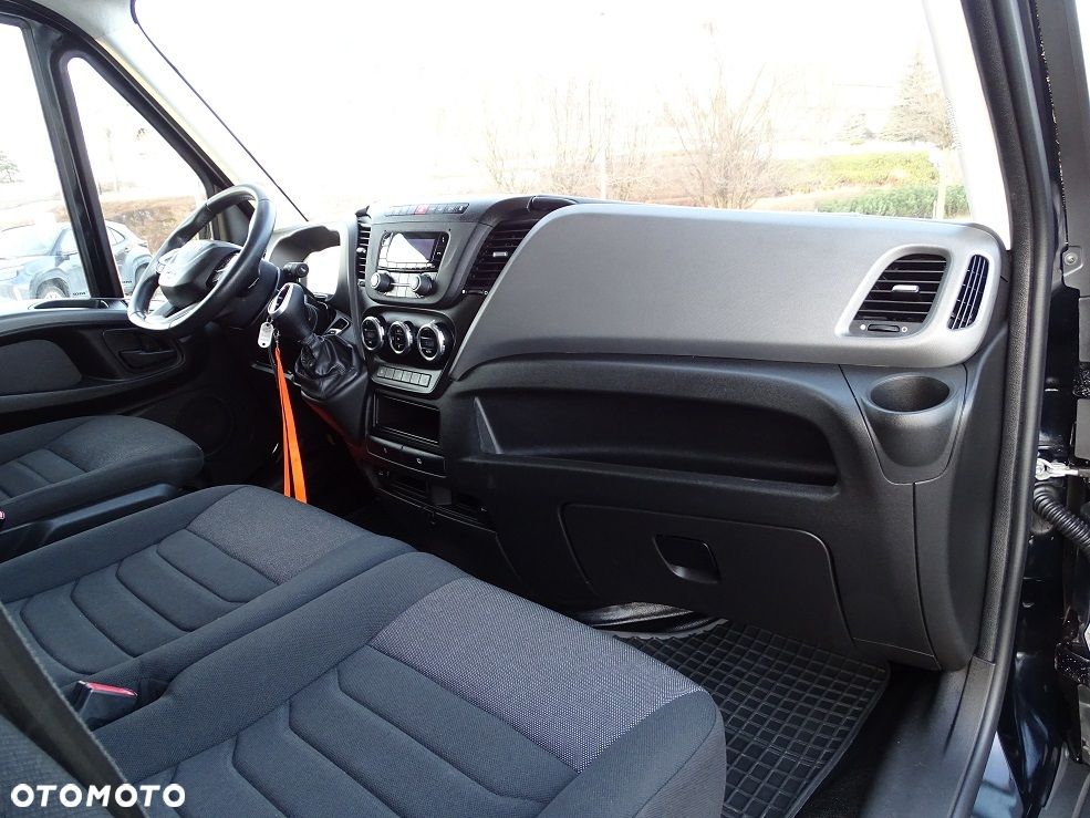 Iveco Daily 35S18 L4H2 3.0 180 Hi-MATIC FULL LED Blaszak Furgon UNIKAT!! JAK NOWY!! Salon PL 1 Wł.!! - 19