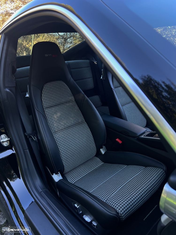 Porsche 911 (991) Carrera 2 50th Anniversary Edition - 27