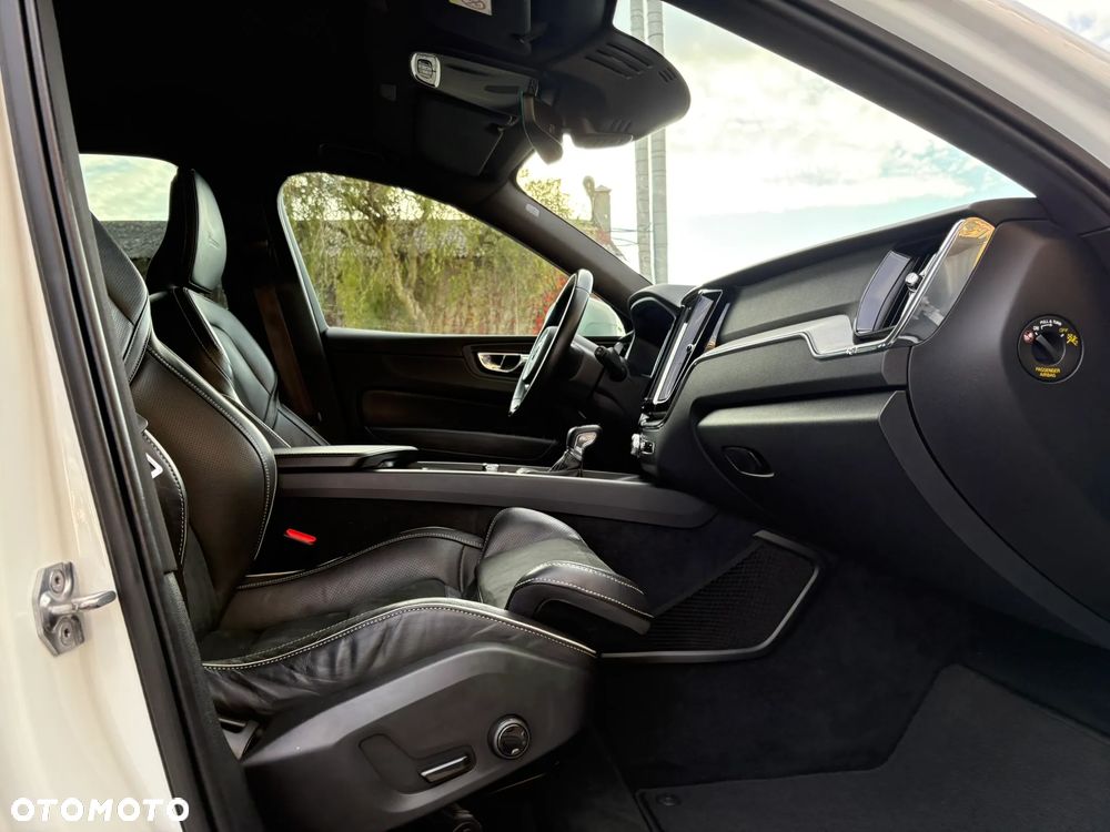 Volvo XC 60 D4 SCR AWD R-Design - 28