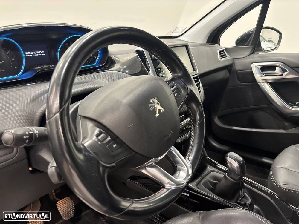 Peugeot 2008 1.2 PureTech Allure - 12
