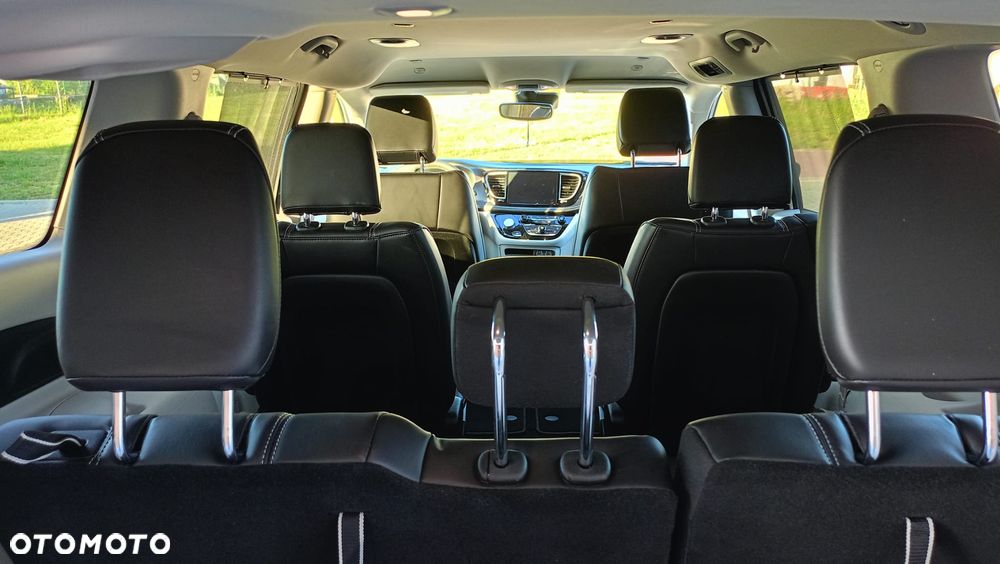 Chrysler Pacifica - 30