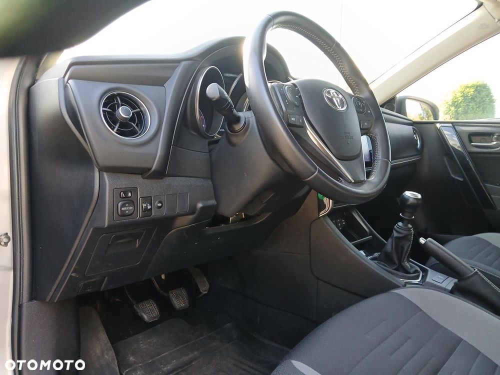 Toyota Auris 1.6 Premium Comfort - 17
