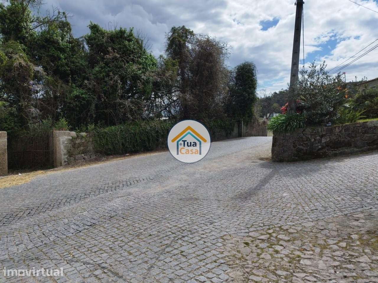 Terreno localizado na freguesia de Silveiros, concelho de Barcelos. - Grande imagem: 4/19