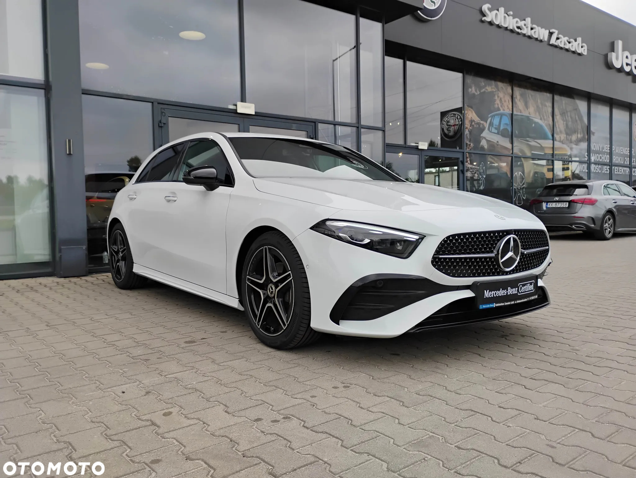 Mercedes-Benz Klasa A 200 AMG Line 7G-DCT - 3
