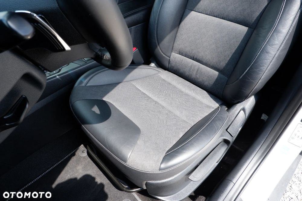 Kia Niro 1.6 GDI Hybrid L Business Line - 28