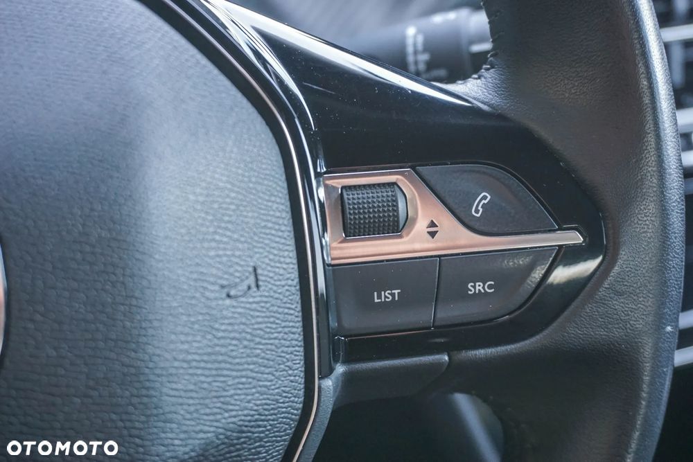Peugeot 2008 1.2 PureTech Allure S&S - 13