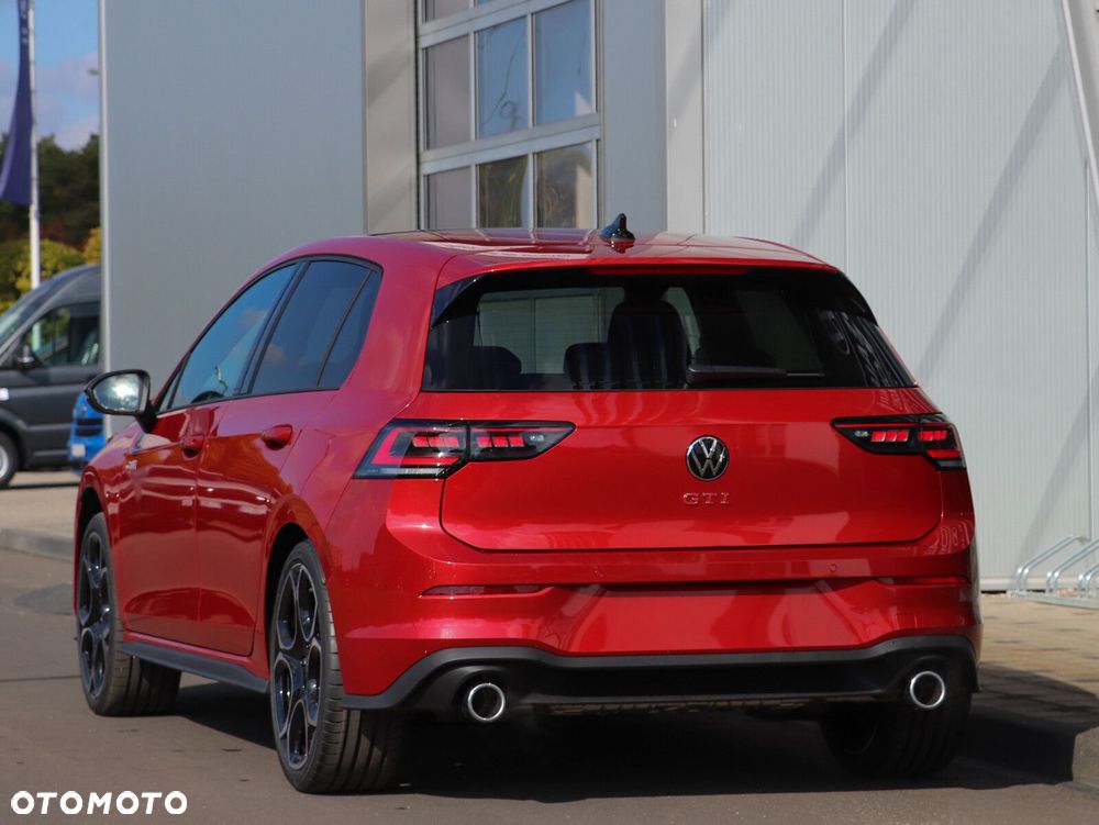 Volkswagen Golf - 2