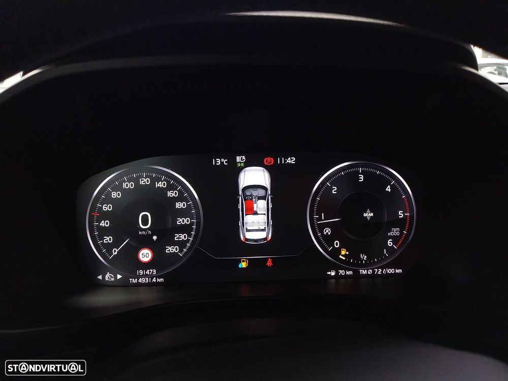 Volvo XC 40 2.0 D3 - 7