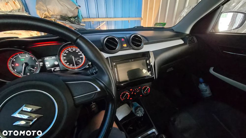 Suzuki Swift 1.2 SHVS Premium Plus - 6