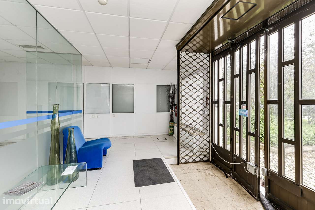 Espaço comercial 550 m² | Escritório + Loja + Armazém | Dois acessos - Grande imagem: 5/37
