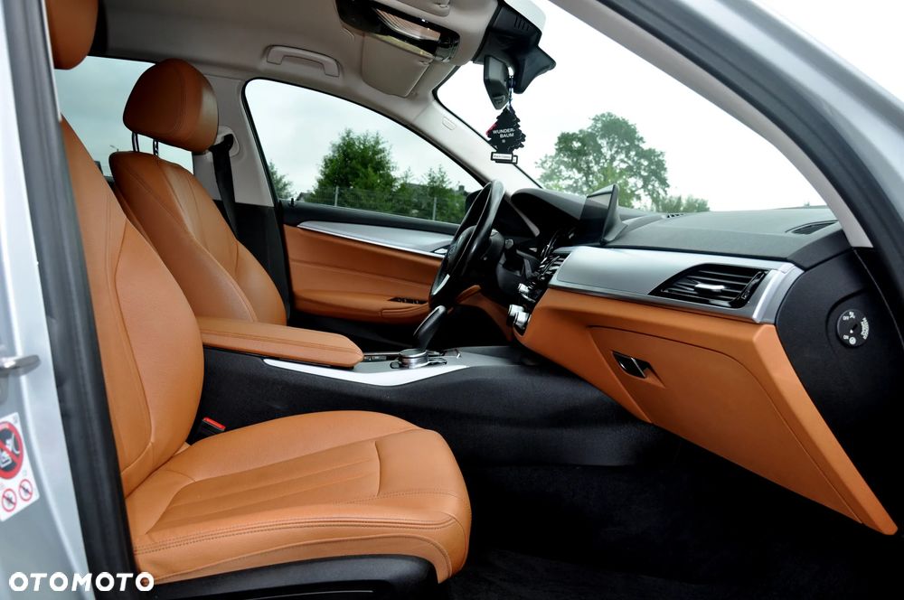 BMW Seria 5 520d xDrive - 13