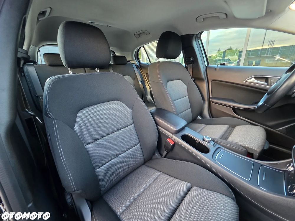 Mercedes-Benz GLA 180 7G-DCT Style - 23