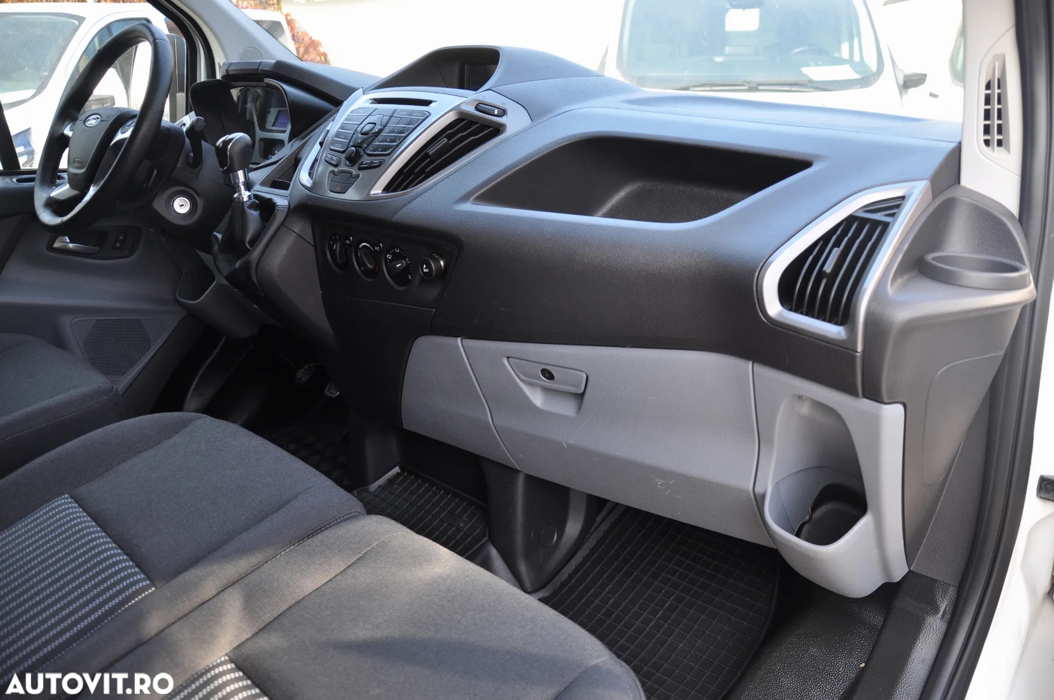 Ford Transit Custom L2H1 Van - 14