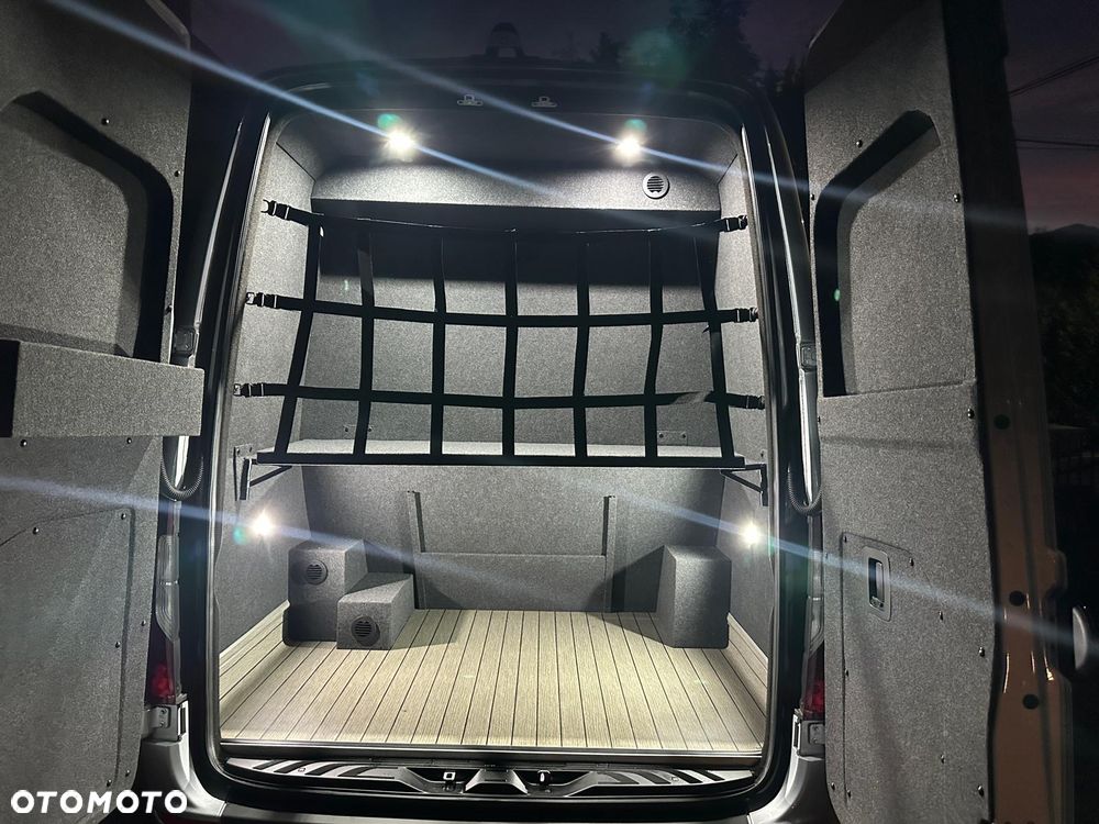 Mercedes-Benz Sprinter - 32