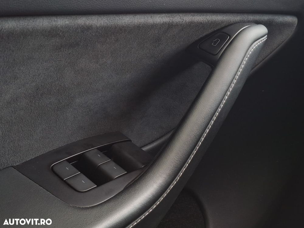 Tesla Model Y Performance Dual Motor AWD - 27